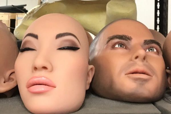 Sex Robots: les nouveaux compagnons sexuels débarquent