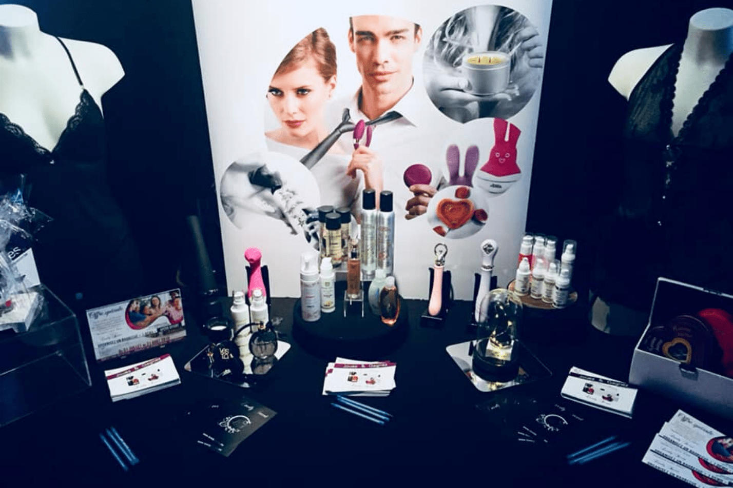 Accueillir la démonstratrice sextoys avant la soirée sextoys